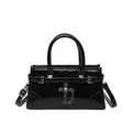 Sac fourre-tout en cuir verni noir gothique avec croix argentée et chaînes en métal - Noir