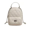 Chique beige gewatteerde mini-rugzak van lakleer met metalen ketting en draaisluiting - Broken Wit
