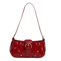 Sac à épaule en cuir verni rouge avec clous argentés et boucle au style Y2K - Rouge