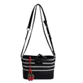 Bolso tipo cubo hobo de tejido blanco y negro con asa de cuero y dijes de fresas - Con Colgante De Fresa / Estilo Negro a Rayas (177-038)