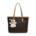 Cabas marron foncé à monogrammes d'ours avec un porte-clés ours en peluche sur fond blanc - Avec Ornement / Marron