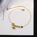 Eleganter Fußkettchen aus goldenem Titanstahl mit hohlen Anhängern und Glöckchen - Hohles Blumenmuster Glocke Stil (TL0031)