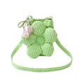 Bolso bandolera de lona a cuadros verdes y blancos con flor de peluche y perlas - Verde