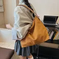 Borsa tote retrò in pelle scamosciata senape di grande capacità, ideale per il pendolarismo - Marrone