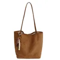 Ρετρό τσάντα tote σε καφέ καραμελέ από σουέτ με boho διακοσμητικά και μακριά λουριά - Καφέ