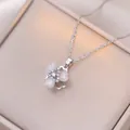 Collier trèfle argenté avec pétales cœur en opale blanche et zircons étincelants - Style Trèfle en Opale Argenté (X1047)