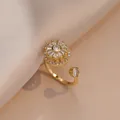 Verstelbare gouden ring met roterende bloem en zirkoonstenen op zijden stof - Roterende Ring (J0041) / Goud
