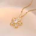 Elegante Halskette aus Goldtitan mit Blumenanhänger und Zirkonia für Damen - Zirkonia Blumenkette (X0818)