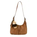 Hobo-Tasche aus Wildlederimitat in Karamell mit Fransen-Detail und Bärenanhänger - Mit Plüschbär-Anhänger / Braun