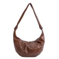Borsa a mezzaluna marrone scuro in ecopelle lucida con dettaglio tracolla annodata - Grande / Marrone Giallastro