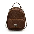 Mini mochila marrón oscuro mate con diseño acolchado de rombos y cadena de plata - Marrón