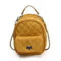 Mini mochila acolchada en color amarillo mostaza mate con correas de cadena plata - Amarillo