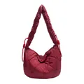 Bolso bandolera de nailon granate acolchado con diseño de corazones y cordón lateral - Rojo