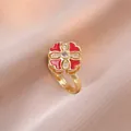 Bague trèfle rotative dorée avec émail rouge et zircons brillants sur soie rose - Bague Fleur Rotative Dorée (J0047)