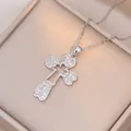 Collana con ciondolo a croce in argento e zirconi a forma di cuore su scatola di seta - Argento (X1484)