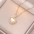 Élégant collier pendentif cœur en perles avec chaîne dorée dans un écrin à bijoux beige - Pendentif Coeur Perle (X1966)