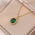 Collier goutte d'or avec pierre verte émeraude et zircons brillants dans un écrin de velours - Collier Goutte d'eau Vert Émeraude (X2369)