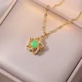 Collier fleur dorée élégant avec pierre vert émeraude et cristaux étincelants - Collier Fleur Vert Émeraude (X2457)