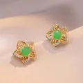 Boucles d'oreilles fleurs dorées avec pierres vert émeraude et zircons cubiques - Boucles d'Oreilles Fleurs Vert Émeraude (E0685)