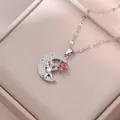 Collar de plata con colgante de luna y oso y circón rosa sobre forro de seda champán - Collar Luna Estrella Oso / Plateado