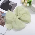 Barrette à cheveux avec nœud en tulle vert clair et design élégant en gaze multicouche - Vert clair