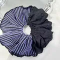 Elastico per capelli in maglia a righe viola e nere con pizzo ricamato elegante - Scrunchie con Cucitura Color Block