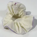 Chouchou en coton blanc cassé avec bordure lilas et broderie florale de lavande - Violet avec Bordure Jaune Clair
