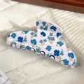 Haarklammer mit Blumenmuster in Beige und Blau für Damen in süßem Design - Blaue Blume