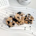 Pince à cheveux trois fleurs en acétate avec motif écaille et perles - 8.5cm / Écaille Beige