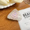 Pince à cheveux chat blanc nacré avec flocon rose et strass colorés brillants - Rose