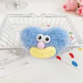 Chouchou cœur en peluche bleue avec gros yeux et lèvres jaunes dans un panier - Cœur bleu