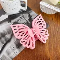 Pince à cheveux papillon rose mat avec un design élégant à découpe double couche - 14cm / Rose