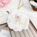 Pince à cheveux rose 3D blanche élégante avec détail papillon violet en strass - Grand (11cm) / Pivoine Blanche