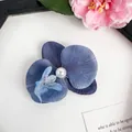 Fermaglio per capelli con orchidea blu e viola e perla bianca su vassoio bianco elegante - 10cm / Blu scuro