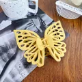 Matte gelbe hohle Schmetterling-Haarklammer für elegantes Styling und sicheren Halt - 14cm / Gelb