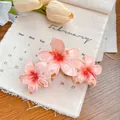 Haarklammer mit drei rosa Frangipani-Blüten im Farbverlauf aus Harz für Damen - Grapefruit Rosa