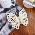 Eleganter cremefarbener Haarclip Schmetterling in Matt-Optik mit Hohlraum-Design - 14cm / Weiß