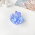 Pince à cheveux coquillage dégradé bleu-violet avec strass et perles nacrées - 5cm / Bleu et Violet