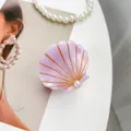 Pinza de pelo concha lavanda con líneas doradas y detalle de perla estilo de verano - 5cm / Púrpura Claro