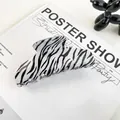 Pinza per capelli con classico motivo zebrato bianco e nero e finitura lucida - Stampa Zebra Bianca