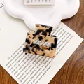 Pince à cheveux carrée en acétate avec motif écaille de tortue et design ajouré - 5cm / Écaille Beige