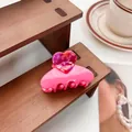 Pinza para el pelo rosa con forma de corazón y textura de mármol en soporte - 5.5CM / Rosa rojo