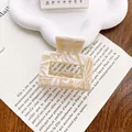Pince à cheveux carrée en acétate marbré beige au design minimaliste et élégant - 5cm / Blanc Cassé