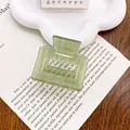Petite pince à cheveux carrée en acétate avec rayures vertes et jaunes pour demi-queue - 5cm / Vert à ondulations