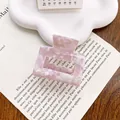 Pince à cheveux en acétate à motif marbre rose avec design rectangulaire évidé - 5cm / Rose Clair