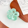 Pince à cheveux fleur vert menthe irisé avec finition nacrée et ressort doré - 7.8cm Vert Émeraude