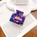 Pince à cheveux rectangulaire en acétate avec motif floral marbré bleu et violet - 5cm / Violet Fleuri