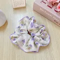 Elastico per capelli con fiori viola, motivo a pieghe e bordi rifiniti - Viola Emerocallide