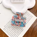 Pince à cheveux vintage en acétate avec texture marbrée bleue et corail et design carré - 5cm / Motif Soleil Levant