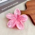 Molla per capelli a forma di fiore rosa marmorizzato su tessuto beige delicato - Rosa crema